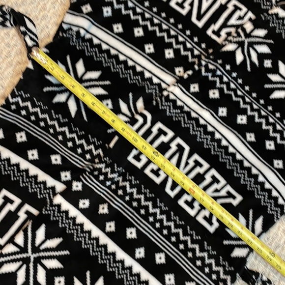 Victoria’s Secret Pink Black & White Plush Robe Size M/L - Picture 9 of 10